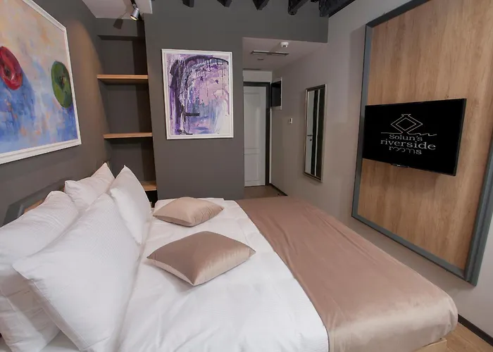 Solun\'s Riverside Rooms